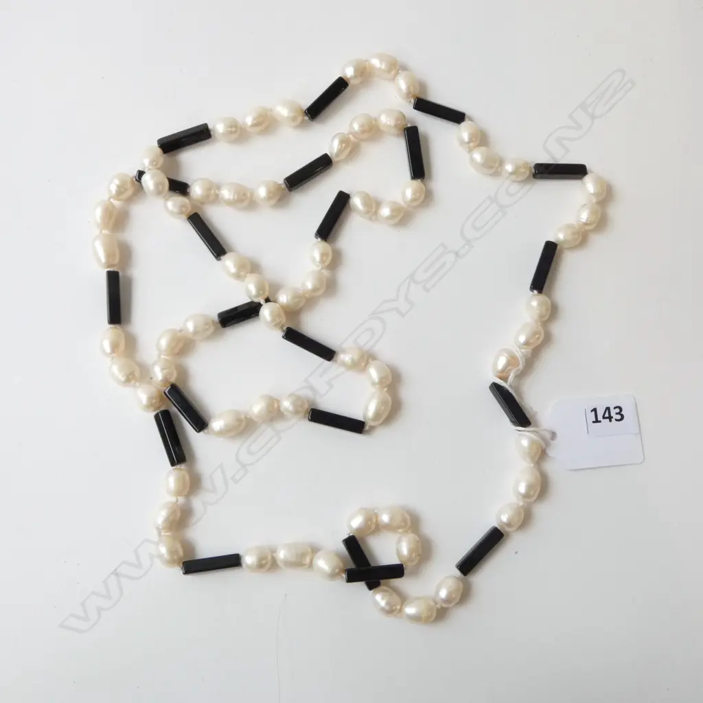 LONG FRESH WATER PEARLS with black spacers  Image 1++