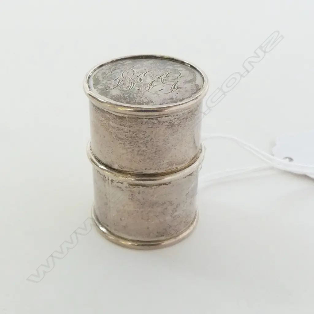 c1900 FRANK GRADY NZ SILVER CYLINDER LIDDED VESTA H.38mm striker to base stamped F.G Image 1++
