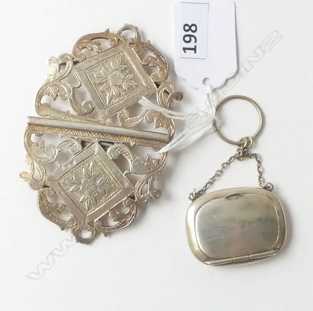 SILVER ROUGE BOX on finger chain + SILVER ENGRAVED 2 PCE BUCKLE both hallmarked 44.7gms Image 1++