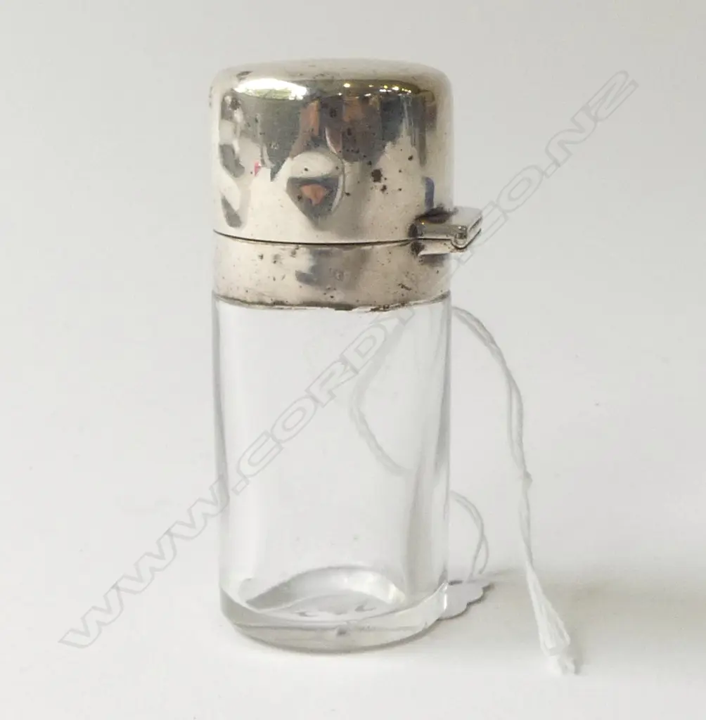 Birmingham 1909 plain SILVER TOPPED SMELLING SALTS BOTTLE w internal lid H.77mm Image 1++