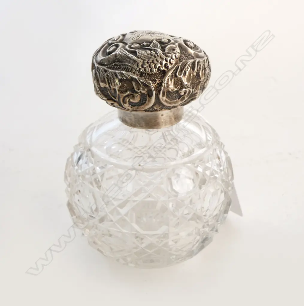 LATE VICTORIAN EMBOSSED SILVER TOPPED CUT CRYSTAL SCENT BOTTLE Chester 1899 ; SMALL DENTS TO CAP Image 1++