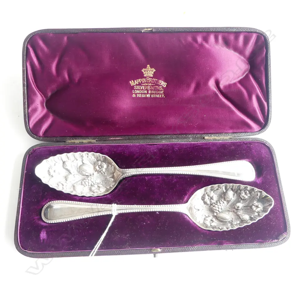 BOXED PR ORNATE MAPPIN BROTHERS SILVER PLATED SPOONS Image 1++