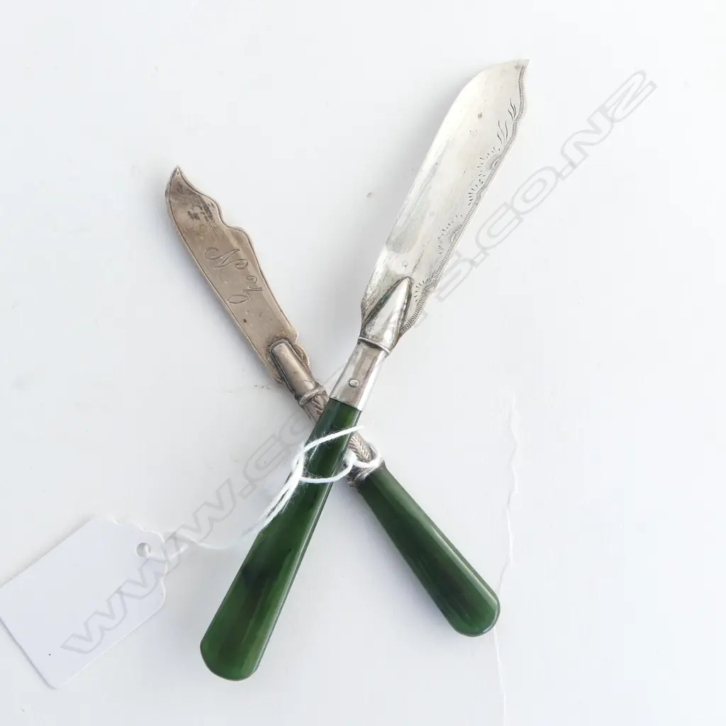 2 EARLY 20thC NZ SILVER & POUNAMU BUTTER KNIVES 1 WITH MAKER'S MARK 'SMITH' Image 1++