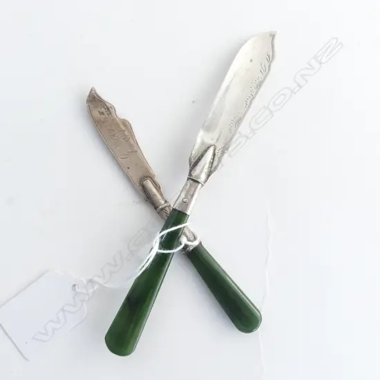 2 EARLY 20thC NZ SILVER & POUNAMU BUTTER KNIVES 1 WITH MAKER'S MARK 'SMITH'