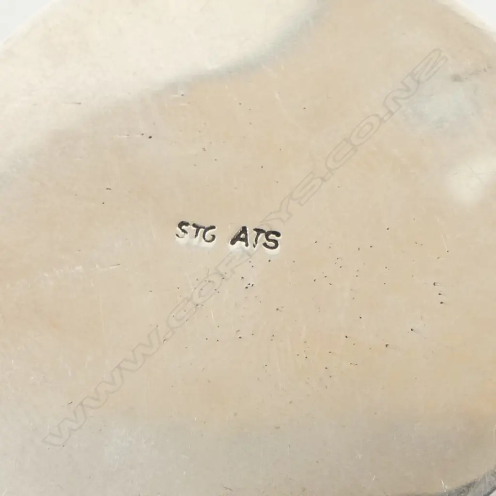 SILVER & POUNAMU LIDDED VANITY BOX plain design. Stamped 'ATS' Dia.42mm Image 1++
