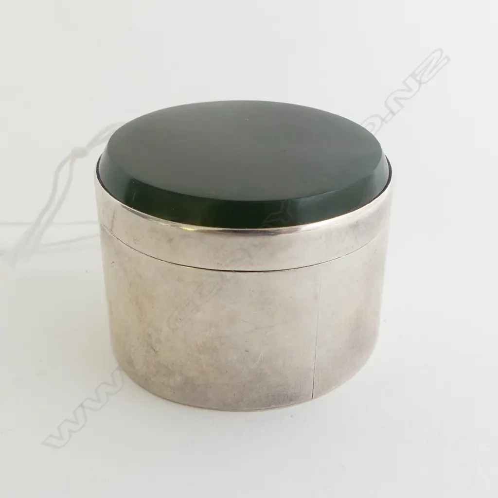 SILVER & POUNAMU LIDDED VANITY BOX plain design. Stamped 'ATS' Dia.42mm Image 1++
