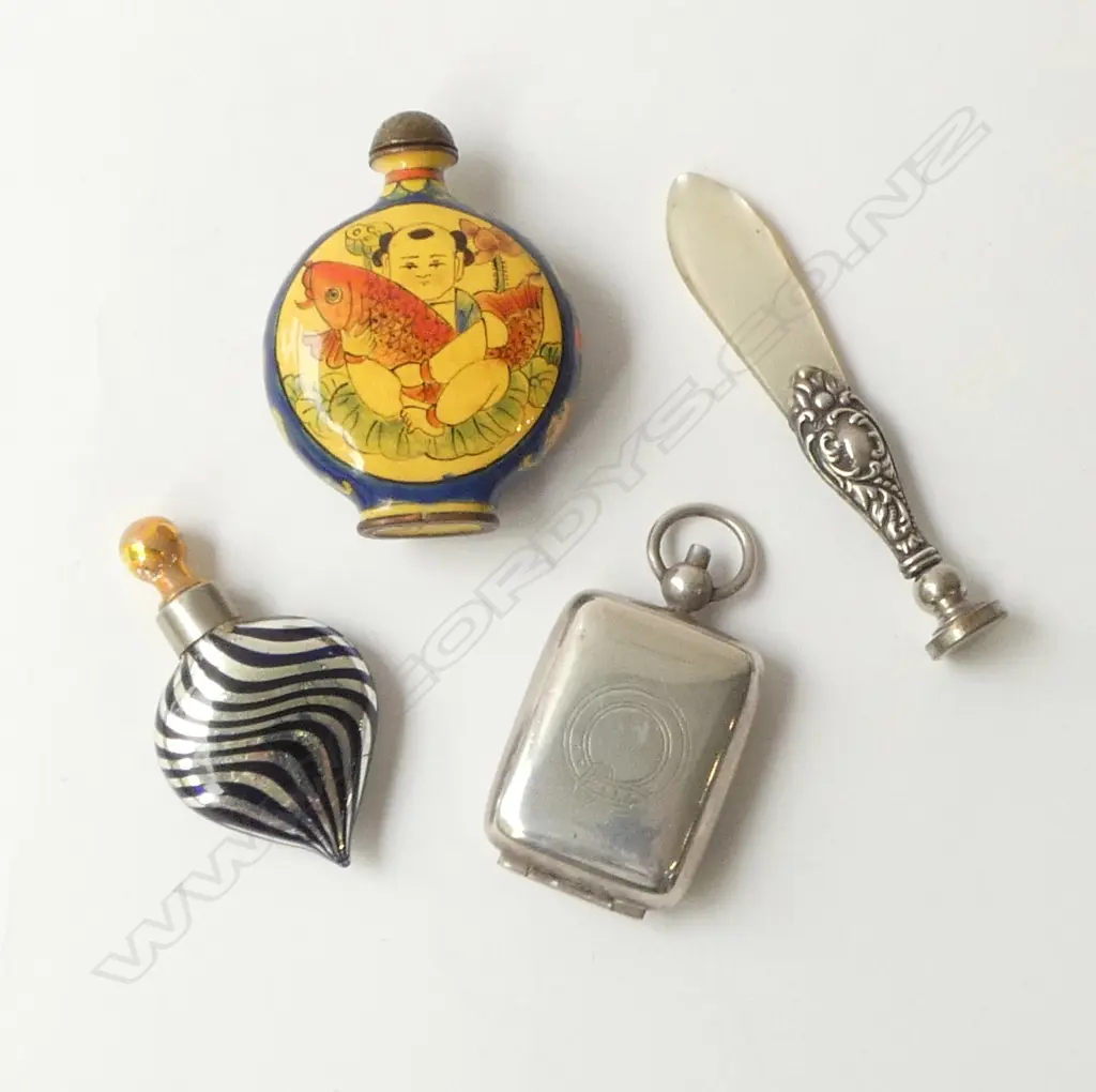 4 SMALL COLLECTABLES: Italian glass scent bottle + travelling ink receptacle + fancy seal  Image 1++