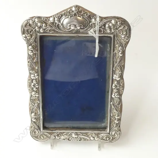 STG SILVER PHOTO FRAME B'HAM 1900 H.200mm BACK OF FRAME FAULTED