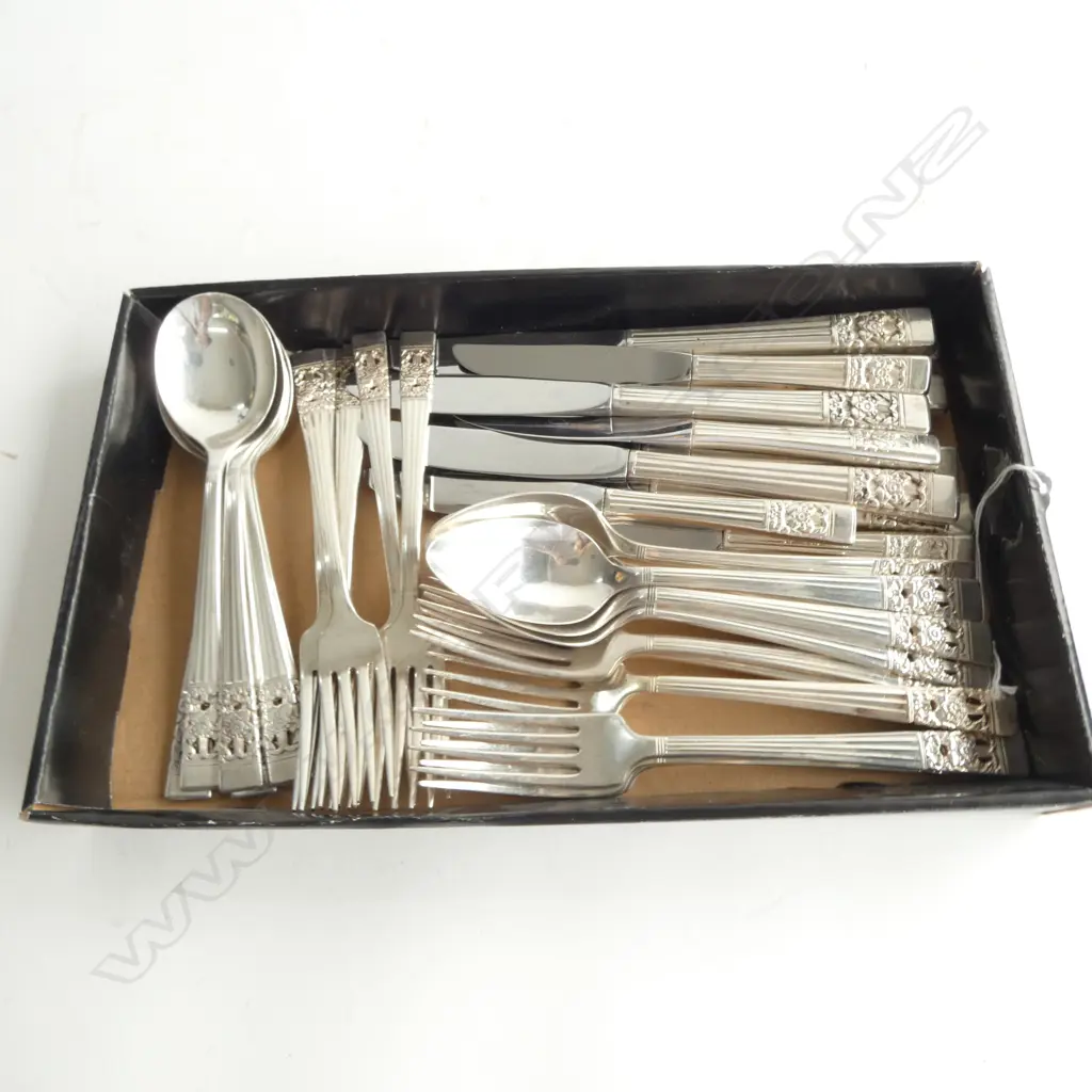 36PC COMMUNITY PLATE HAMPTON COURT CUTLERY SET 6 PLACE SETTING  Image 1++
