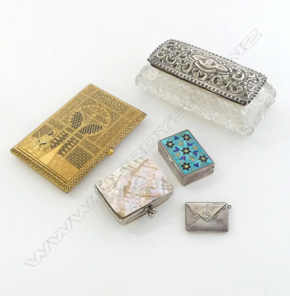 5 SMALL COLLECTABLES: silver envelope stamp holder + enamelled box + mini purse + gilt cigarette case + vanity box a.f Image 1++