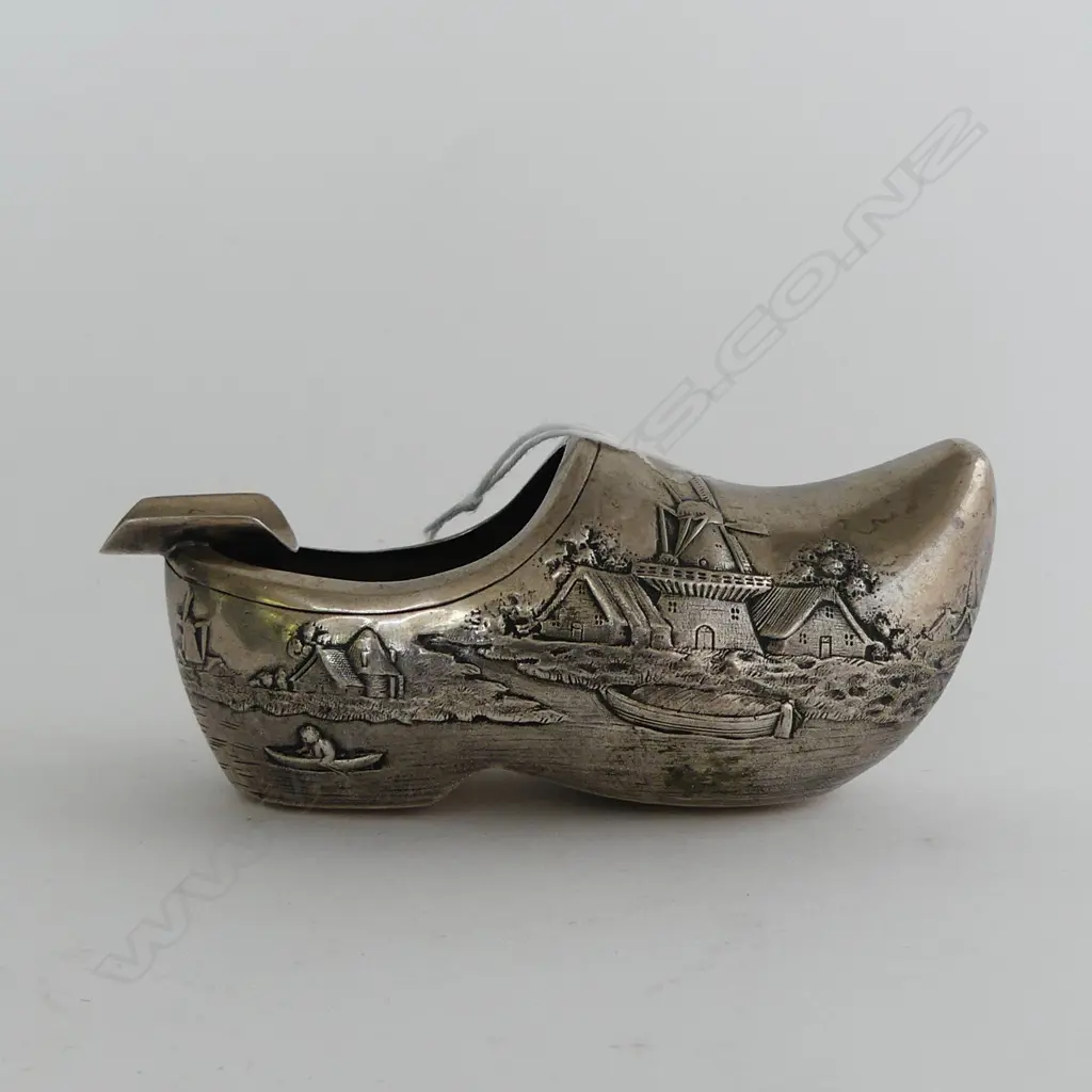 1963 DUTCH SILVER NOVELTY CLOG CIGAR ASHTRAY embossed w farm & river scenes L.110mm 76gms Image 1++
