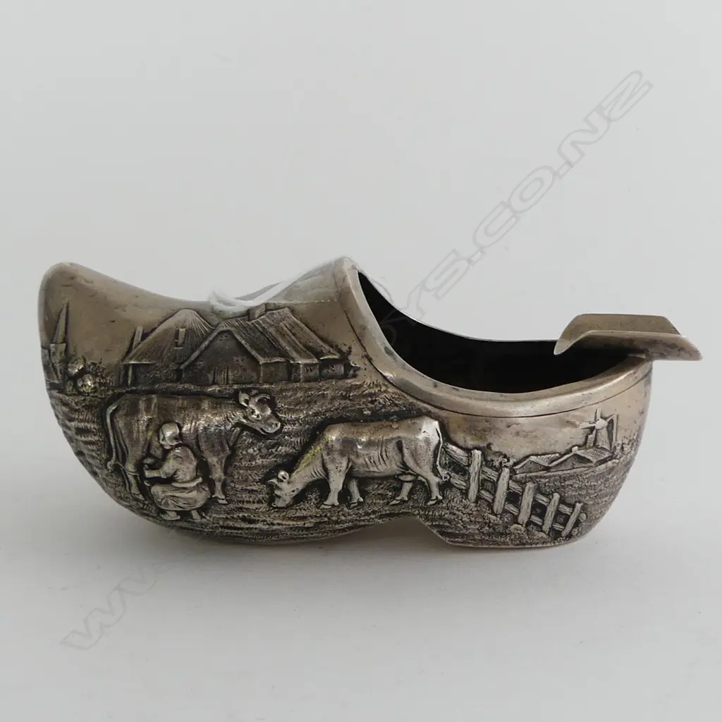 1963 DUTCH SILVER NOVELTY CLOG CIGAR ASHTRAY embossed w farm & river scenes L.110mm 76gms Image 1++