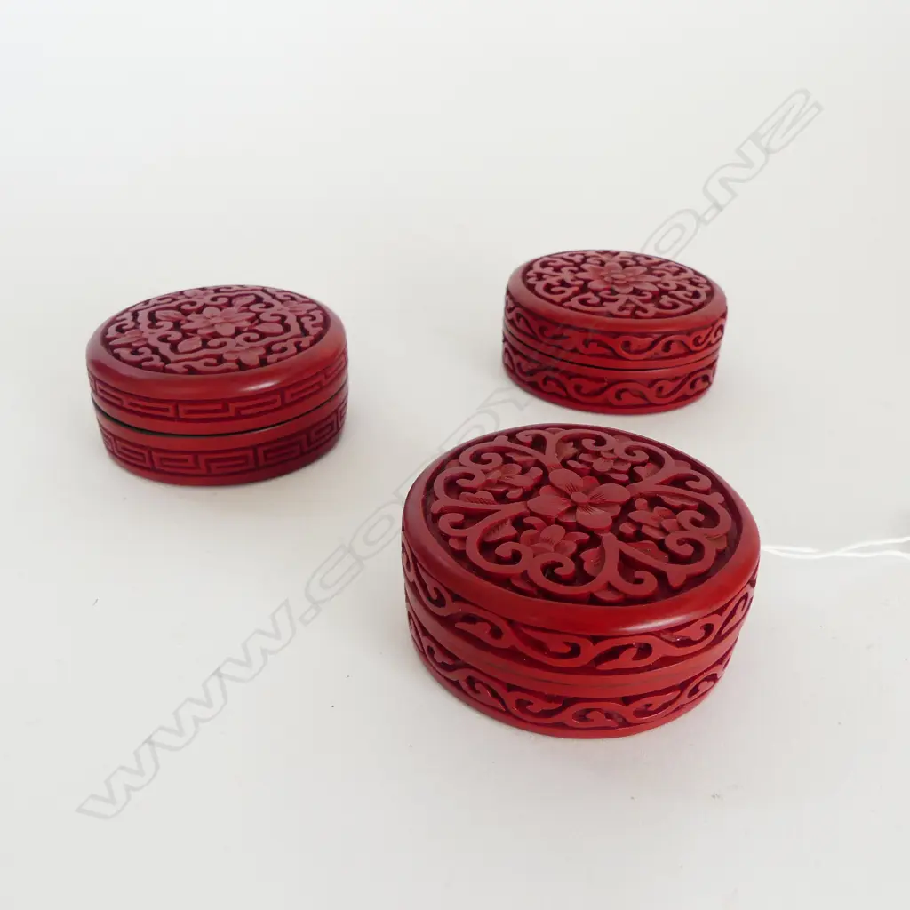 3 CINNABAR TRINKET BOXES W.60mm Image 1++