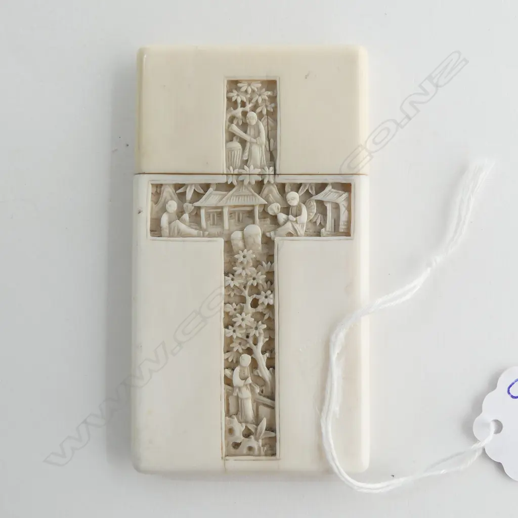 late 19thC CHINESE CARVED IVORY CARD CASE back of lid broken off & not present. 88 x 48mm Image 1++