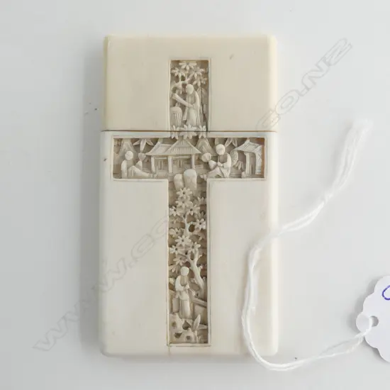 late 19thC CHINESE CARVED IVORY CARD CASE back of lid broken off & not present. 88 x 48mm