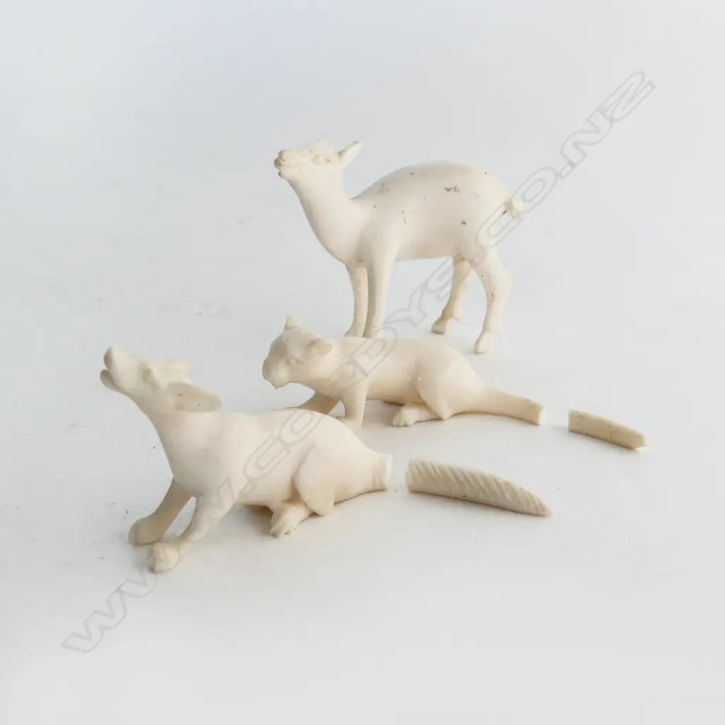 3 SMALL CARVED IVORY ANIMALS with faults Image 1++