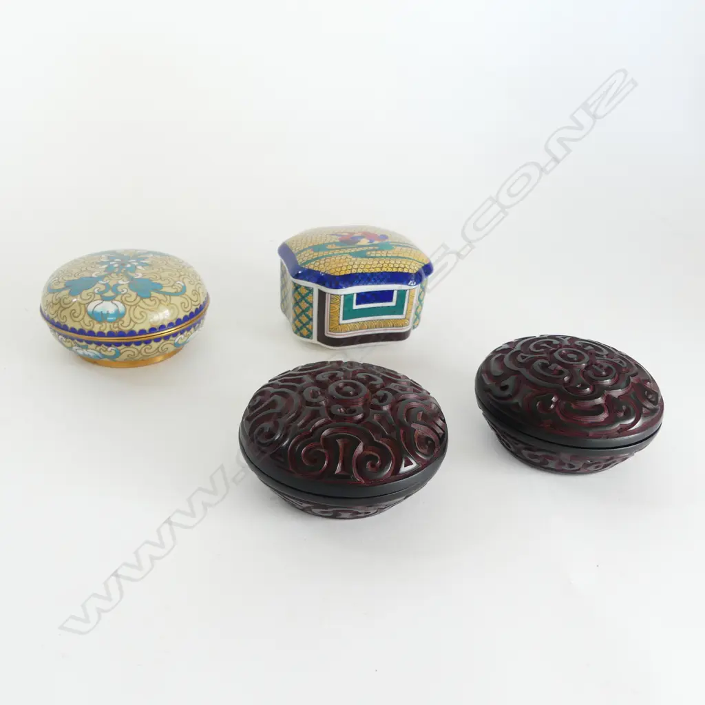 2 BLACK CINNABAR STYLE TRINKET BOXES W.80mm w. CLOISONNE & CHINA TRINKET BOXES Image 1++
