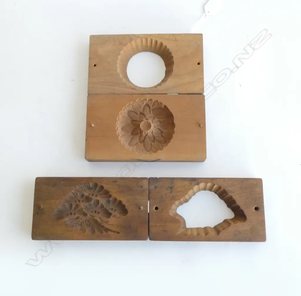 2 JAPANESE CARVED RICE MOULDS W.195mm Image 1++