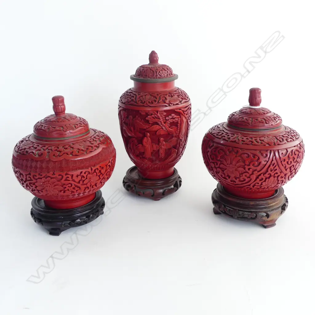 3 CINNABAR LIDDED VASES (PR + 1) H.200mm Image 1++