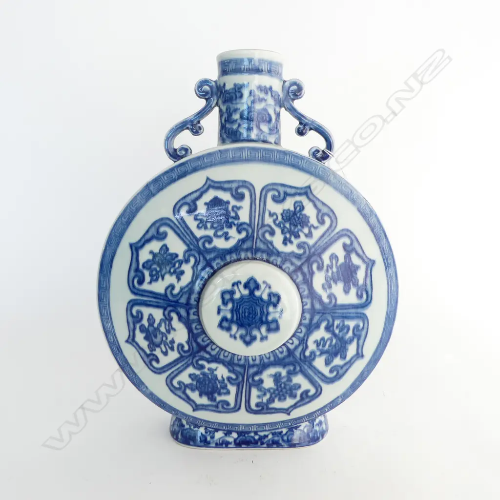 CIRCULAR CHINESE B/W VASE H.340 Dia.250mm Image 1++