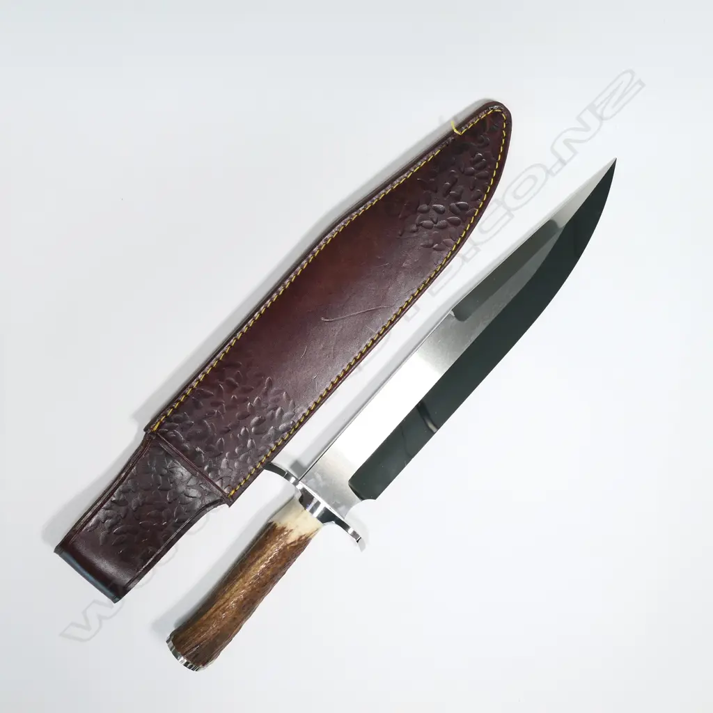 SUBSTANTIAL CUSTOM EDDIE GUNTHER ANTLER HANDLED HUNTING KNIFE w HAND TOOLED LEATHER SHEATH. L440mm Image 1++