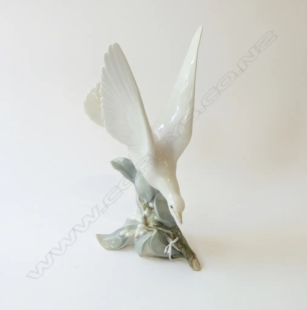 LLADRO DOVE H.280mm base repaired Image 1++