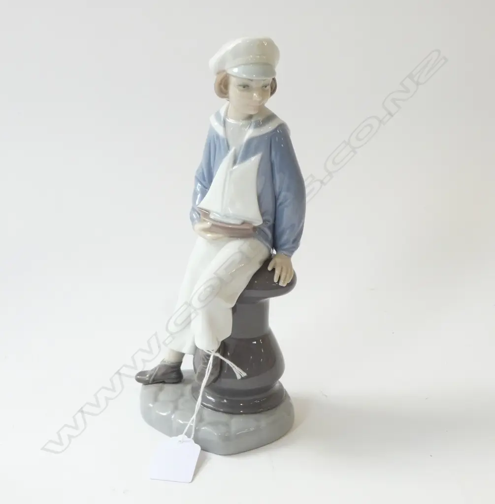LLADRO YOUNG SAILOR H.230mm Image 1++