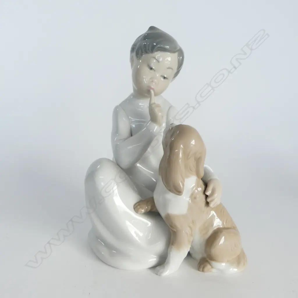 LLADRO BOY w. DOG H.195mm Image 1++