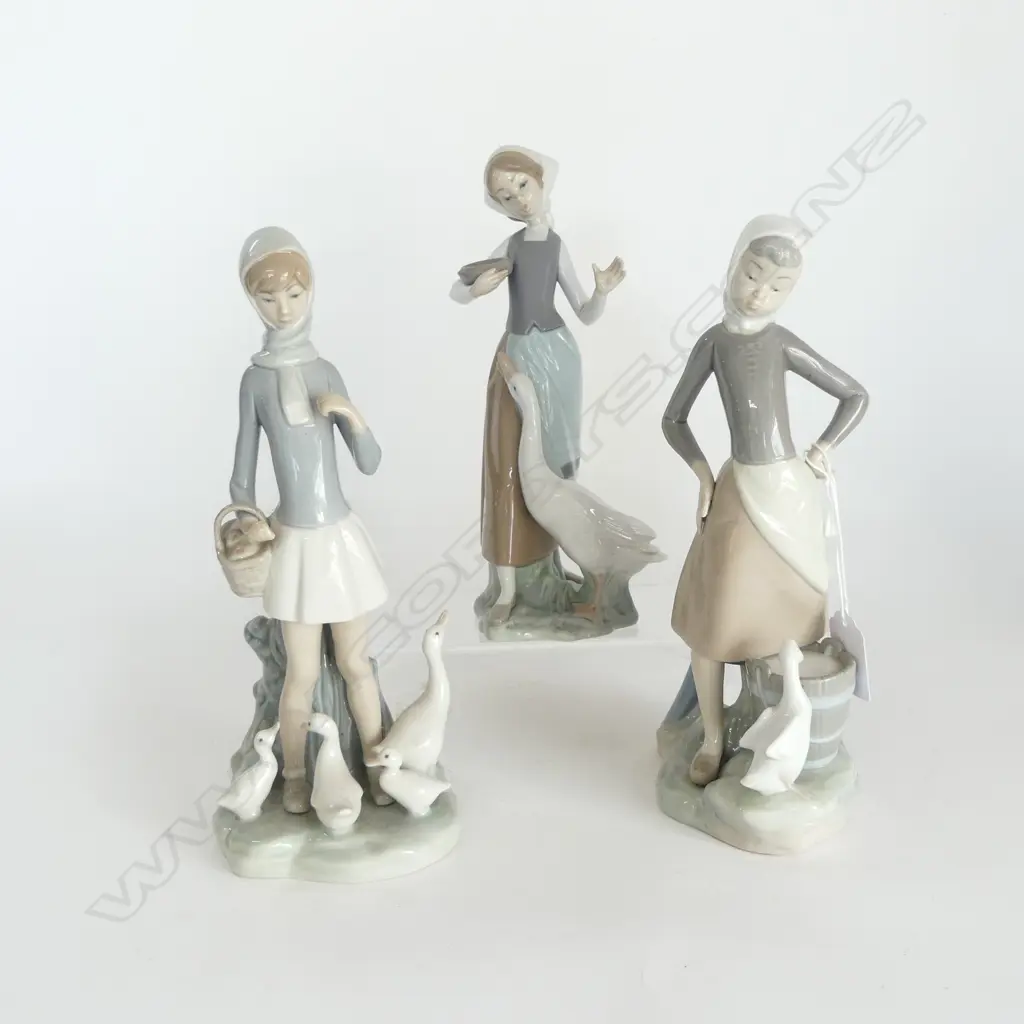 3 LLADRO; WOMEN w. GEESE H.240mm (umbrella missing) Image 1++