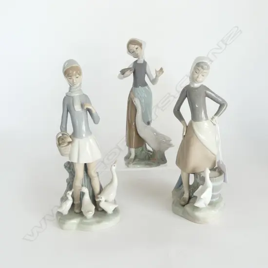 3 LLADRO; WOMEN w. GEESE H.240mm (umbrella missing)