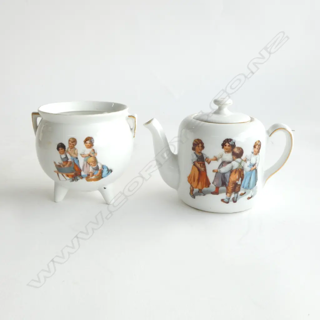 VICTORIAN CHILD’S EUROPEAN TEAPOT AND CAULDRON, H.100MM Image 1++