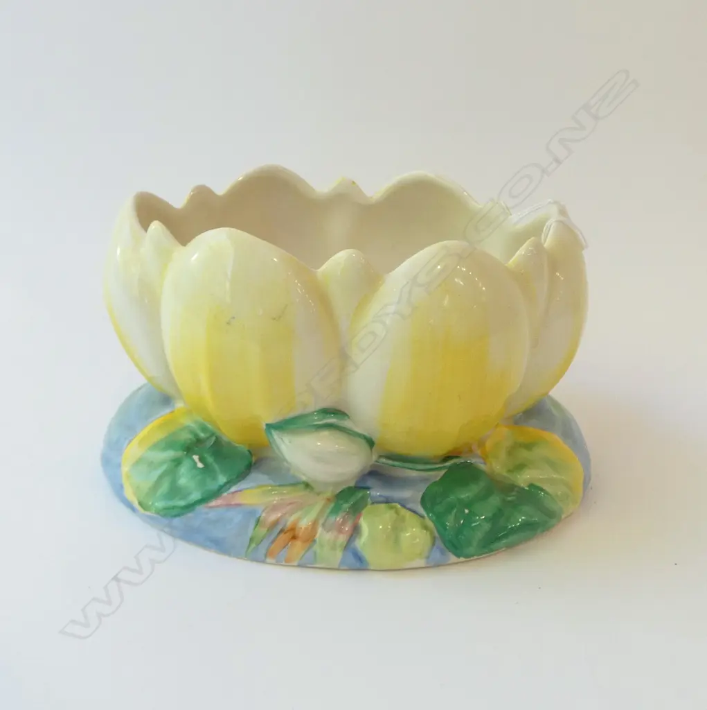 CLARICE CLIFF LILY BOWL W.230mm Image 1++