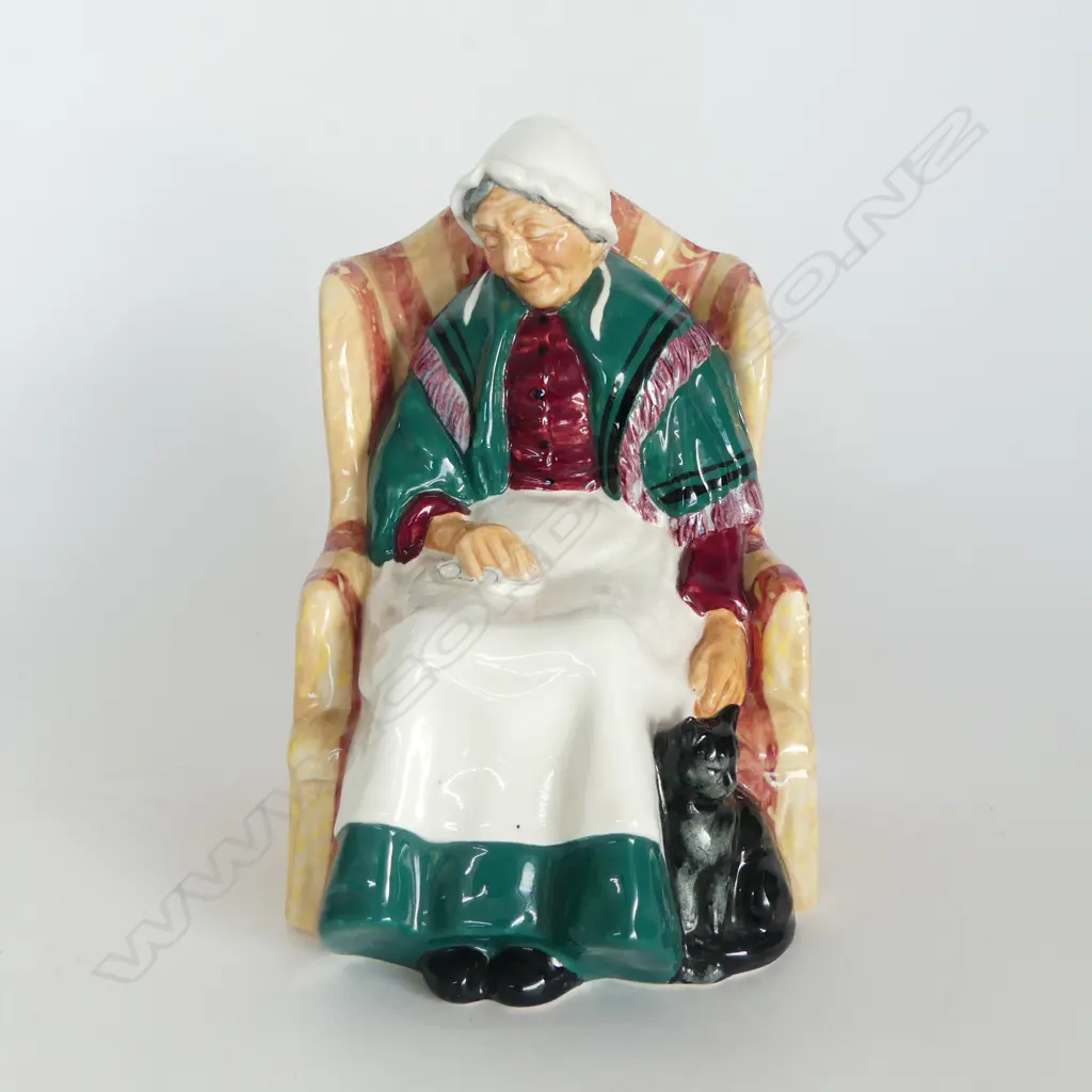 R/D HAND PAINTED LADY WITH CAT H170MM Image 1++