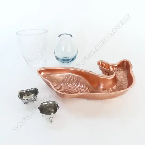 2 GLASS VASES + COPPER FISH MOULD W.330mm, 2 STG SILVER DISHES 48.2grms