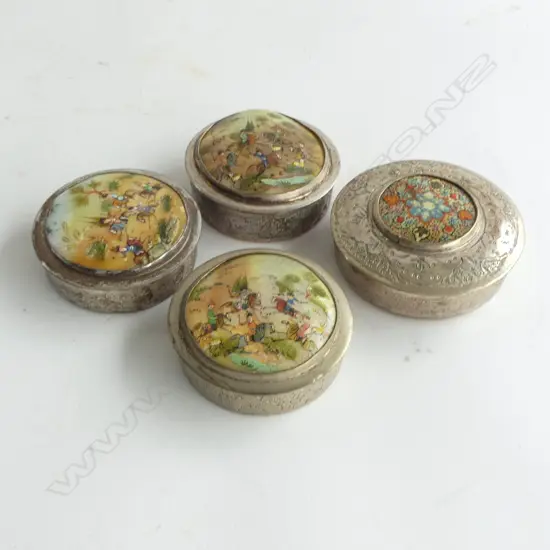 4 IRANIAN PILL BOXES; Hand painted on shell. Dia.70mm