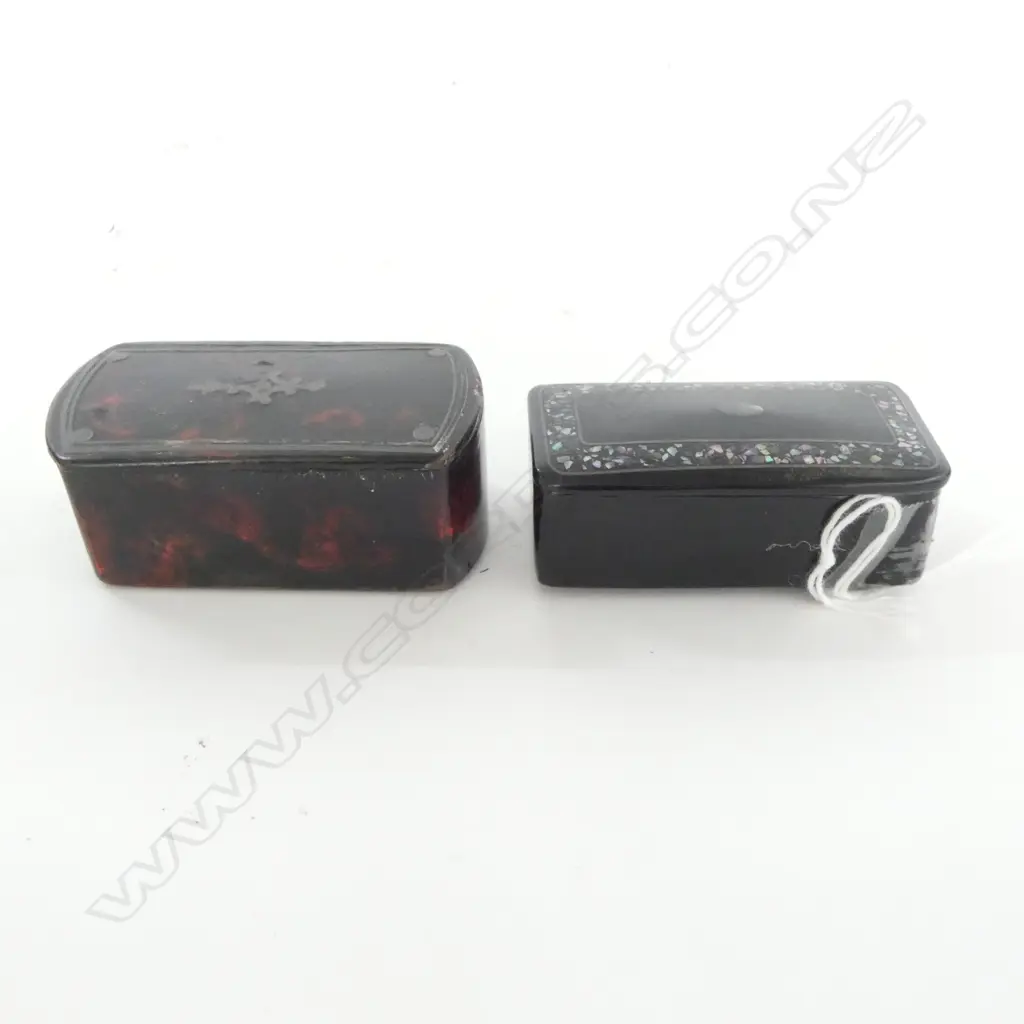2 GEORGE III BLACK LACQUER DECORATED PAPIER MACHE SNUFF BOXES: abalone + faux tortoiseshell   Image 1++