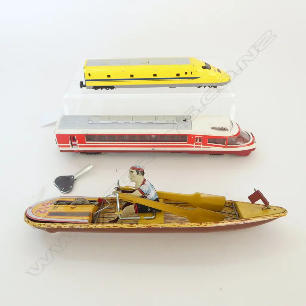 2 VINTAGE JAPANESE MODEL TRAINS & MODEL ROWING BOAT in ORIGINAL BOX Image 1++