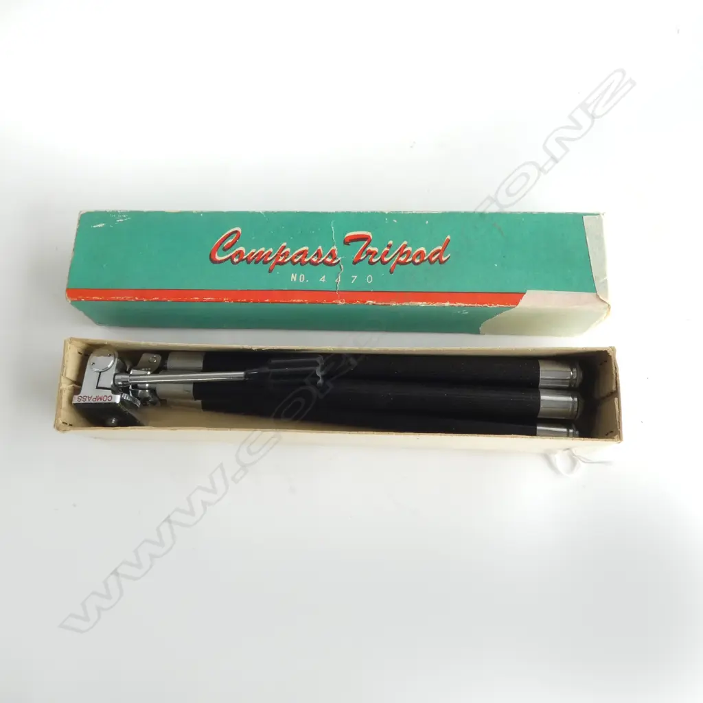 VINTAGE CASED TRIPOD COMPASS No.4470 Image 1++