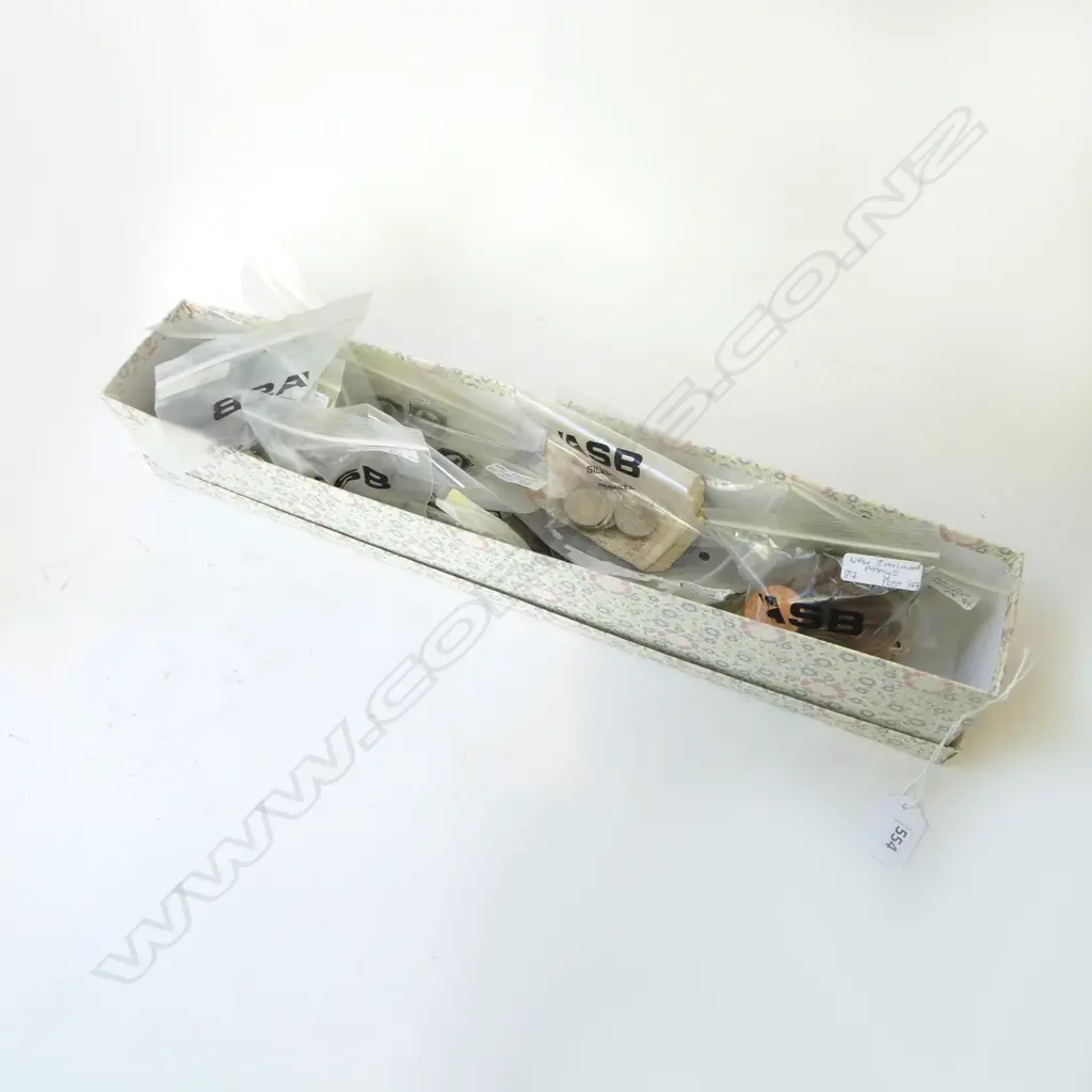 ASST. WORLD NOTES & COINS Image 1++