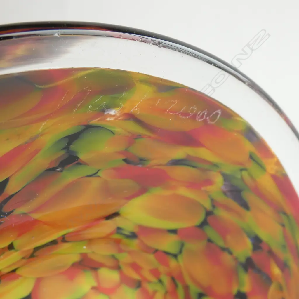 GARY NASH NZ LARGE GLASS VASE SIGNED ‘NASH ‘2000’, H.305MM D.195MM Image 1++
