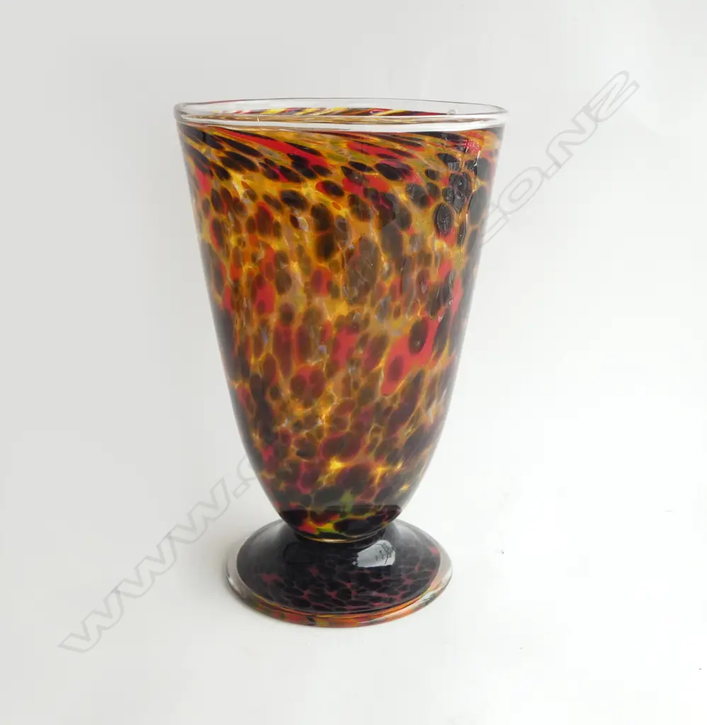 GARY NASH NZ LARGE GLASS VASE SIGNED ‘NASH ‘2000’, H.305MM D.195MM Image 1++