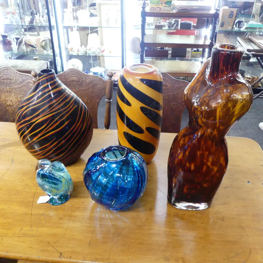 5 VASES; 4 GLASS, 1 CERAMIC H.445mm Image 1++