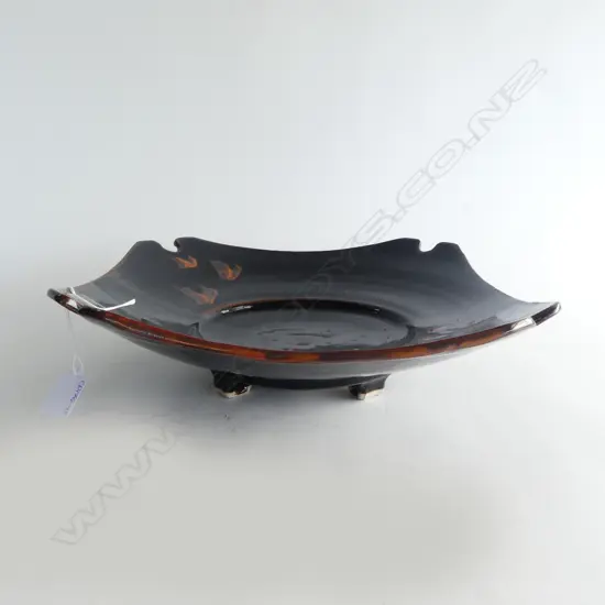 TENMOKU GLAZED DISH BY ANN AMBLER W.310 H.70mm