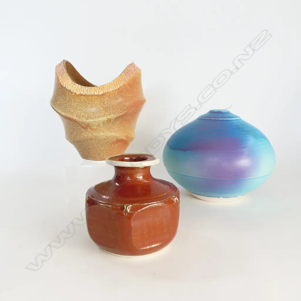 3 JIM PALMER POTTERY VASES; LARGEST H.190mm Image 1++