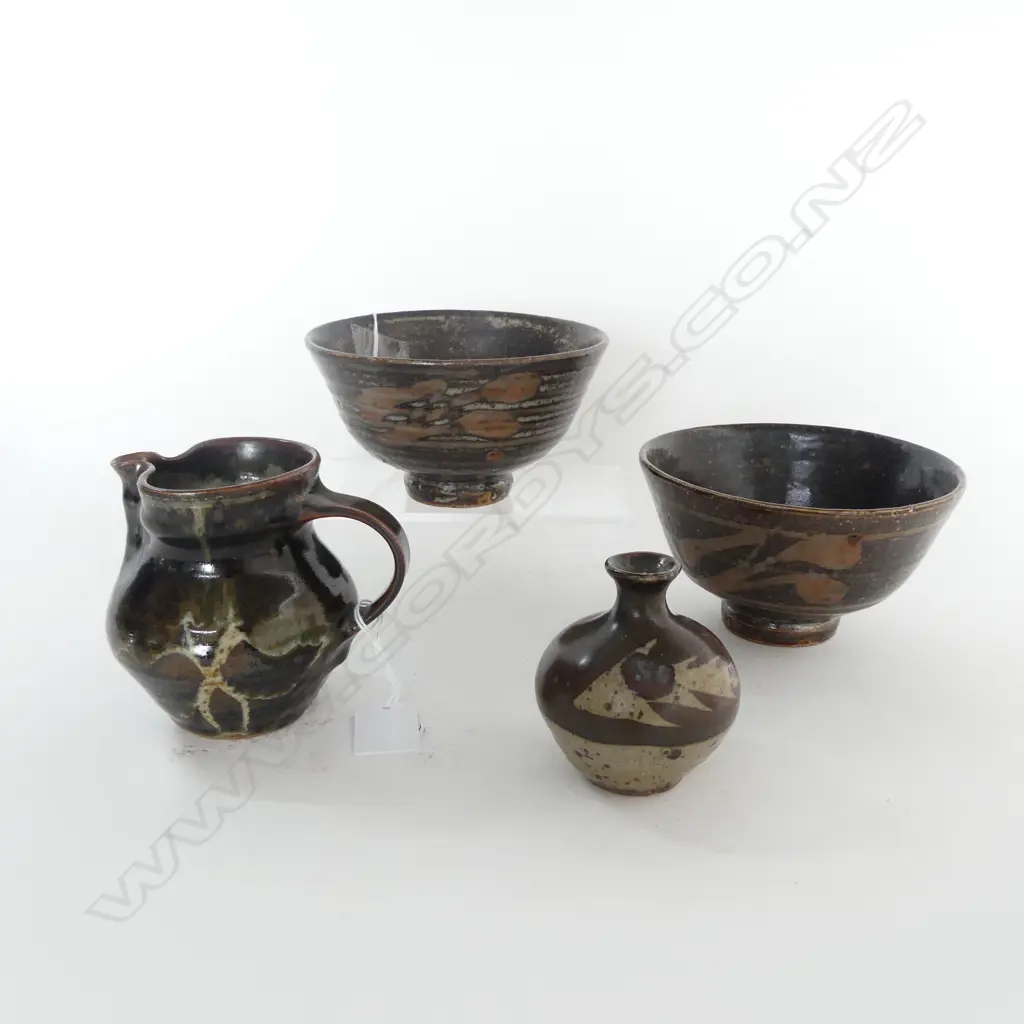 4 PCES WARREN TIPPETT STUDIO POTTERY (JUG RIM CHIPPED)  Image 1++