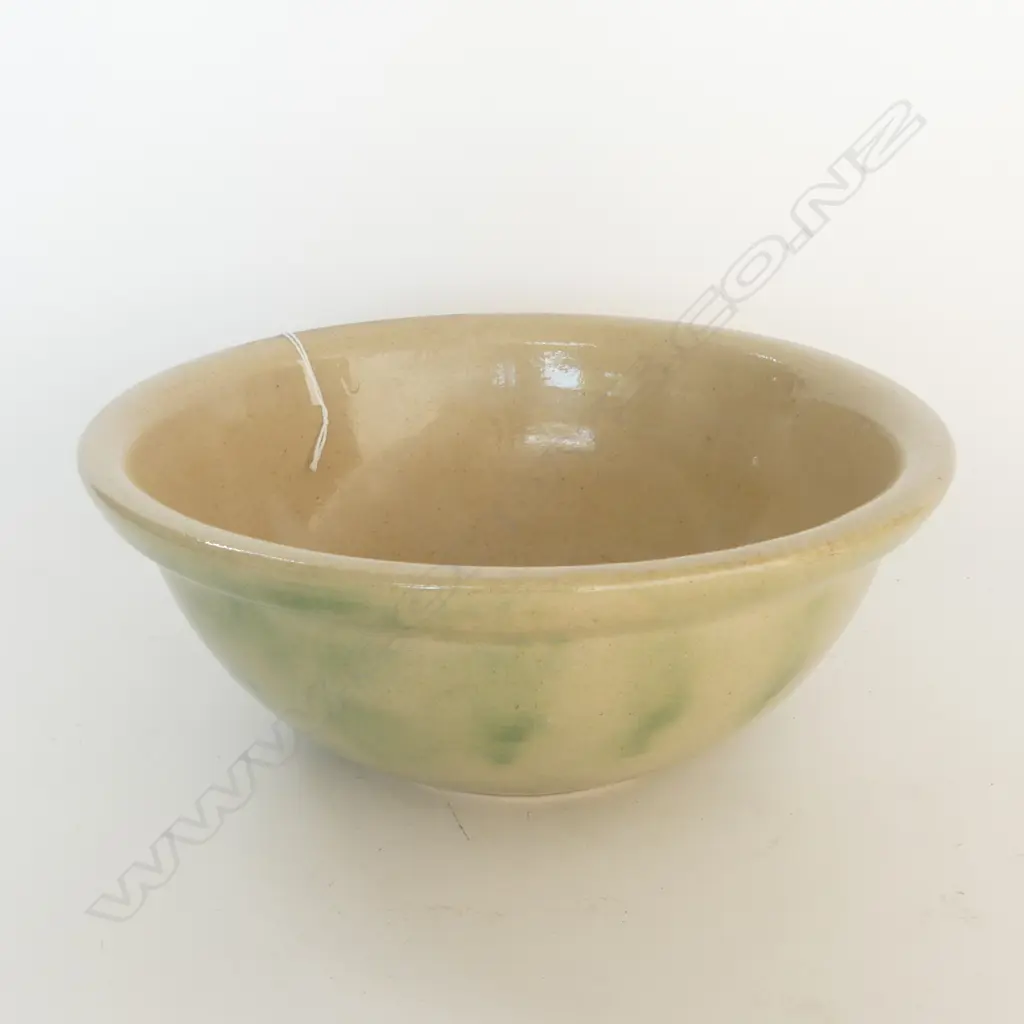 TIMARU POTTERIES GREEN GLAZE MIXING BOWL Dia.280mm Image 1++