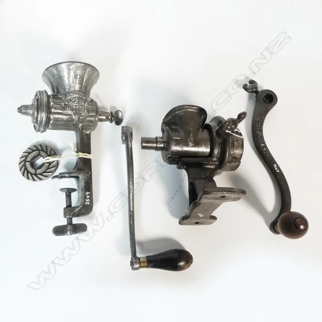 3607/3549 2 VINTAGE CAST BENCH MOUNTED MINCERS L250MM Image 1++