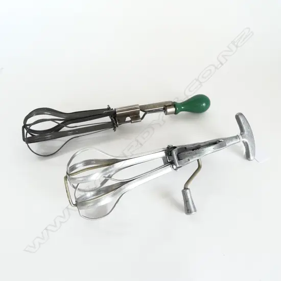2 VINTAGE WHISKS L.310mm