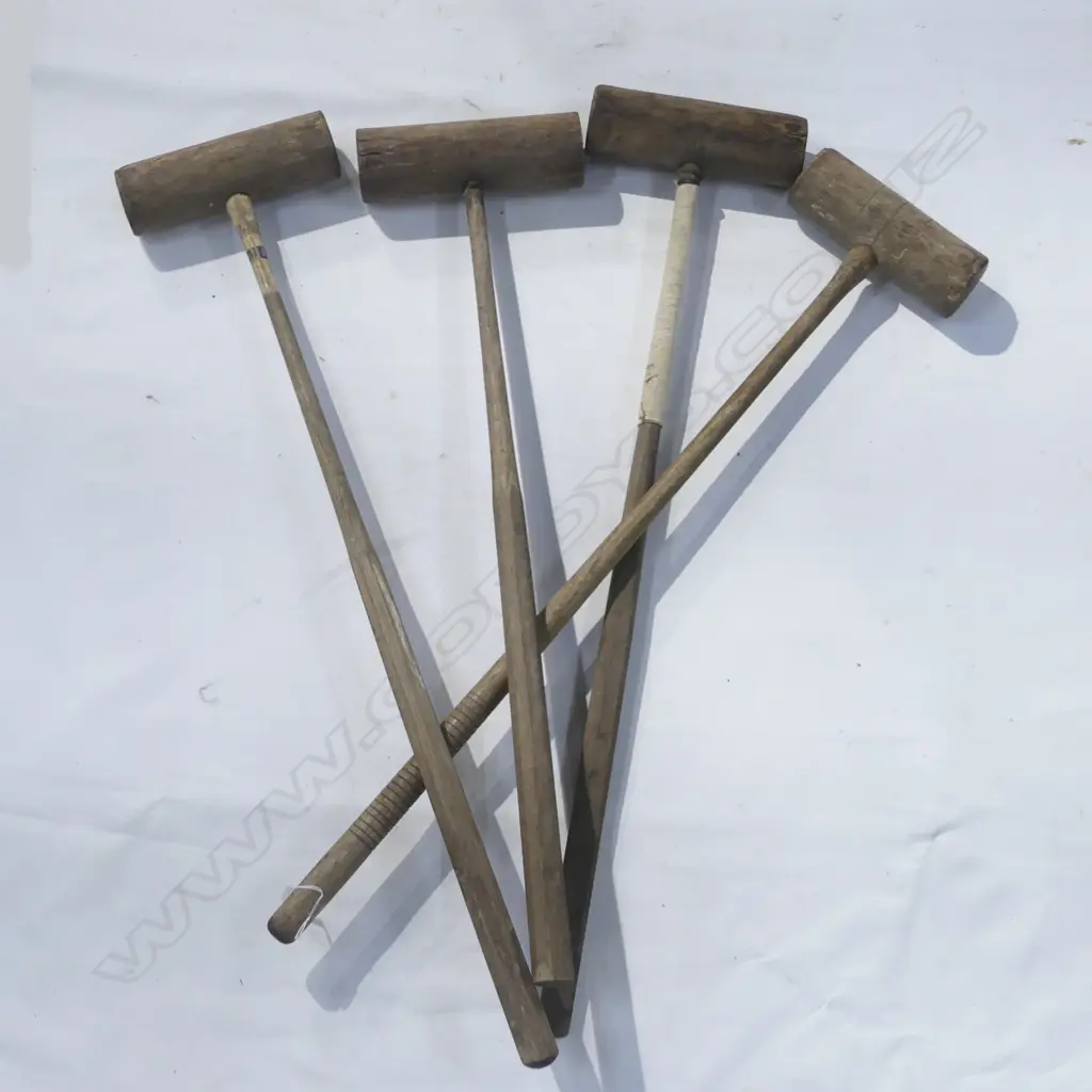 4 CROQUET MALLETS L.960mm Image 1++