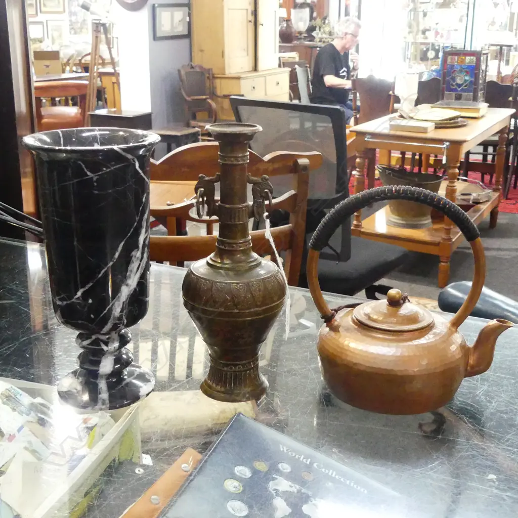 2 VASES; BLACK MARBLE & METAL H.240mm + KETTLE Image 1++